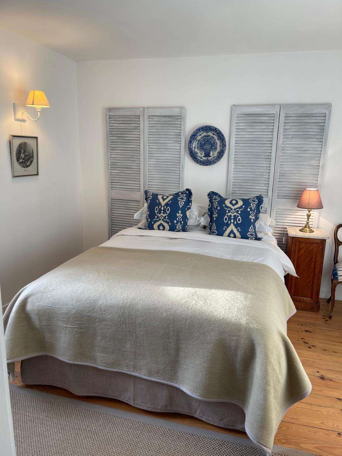 Manoir De Rieuzal Bed & Breakfast Loubressac Bagian luar foto