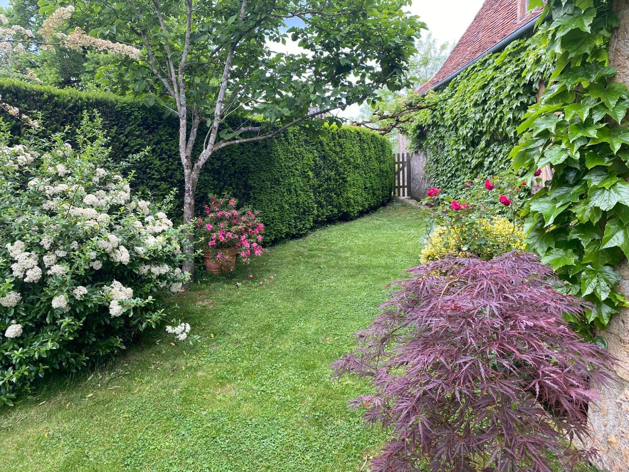 Manoir De Rieuzal Bed & Breakfast Loubressac Bagian luar foto