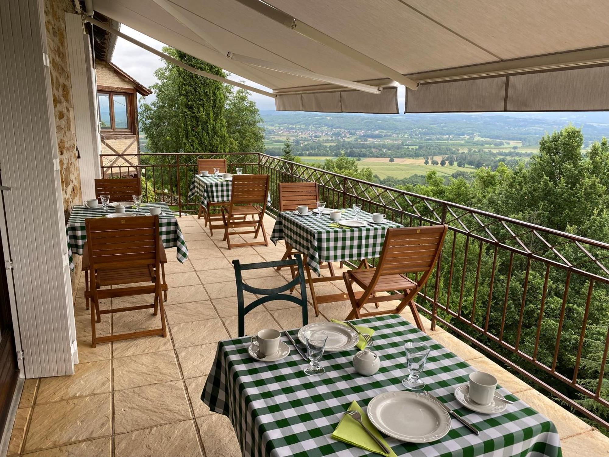 Manoir De Rieuzal Bed & Breakfast Loubressac Bagian luar foto
