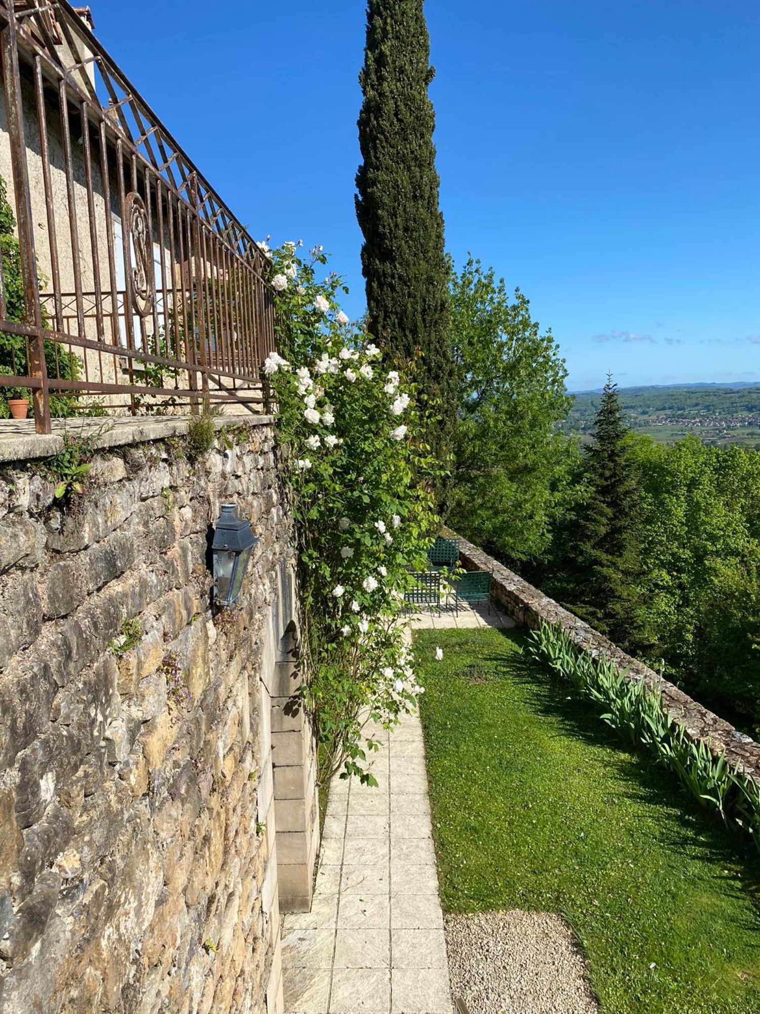 Manoir De Rieuzal Bed & Breakfast Loubressac Bagian luar foto
